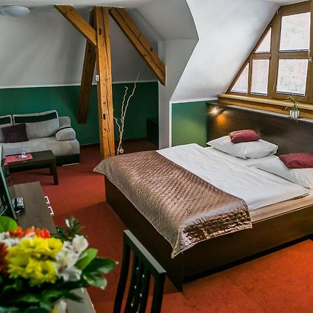 Hotel Best اوسترافا المظهر الخارجي الصورة