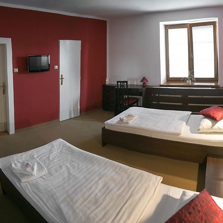 Hotel Best اوسترافا المظهر الخارجي الصورة
