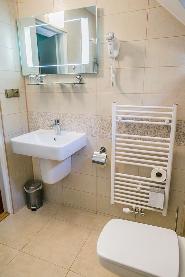 Hotel Best اوسترافا المظهر الخارجي الصورة