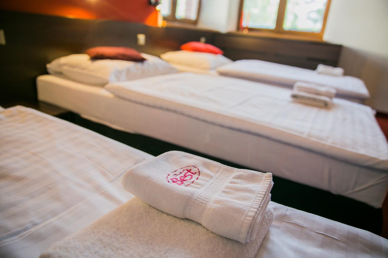 Hotel Best اوسترافا المظهر الخارجي الصورة